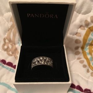 Pandora Shimmering Leaves Ring, size 8.5